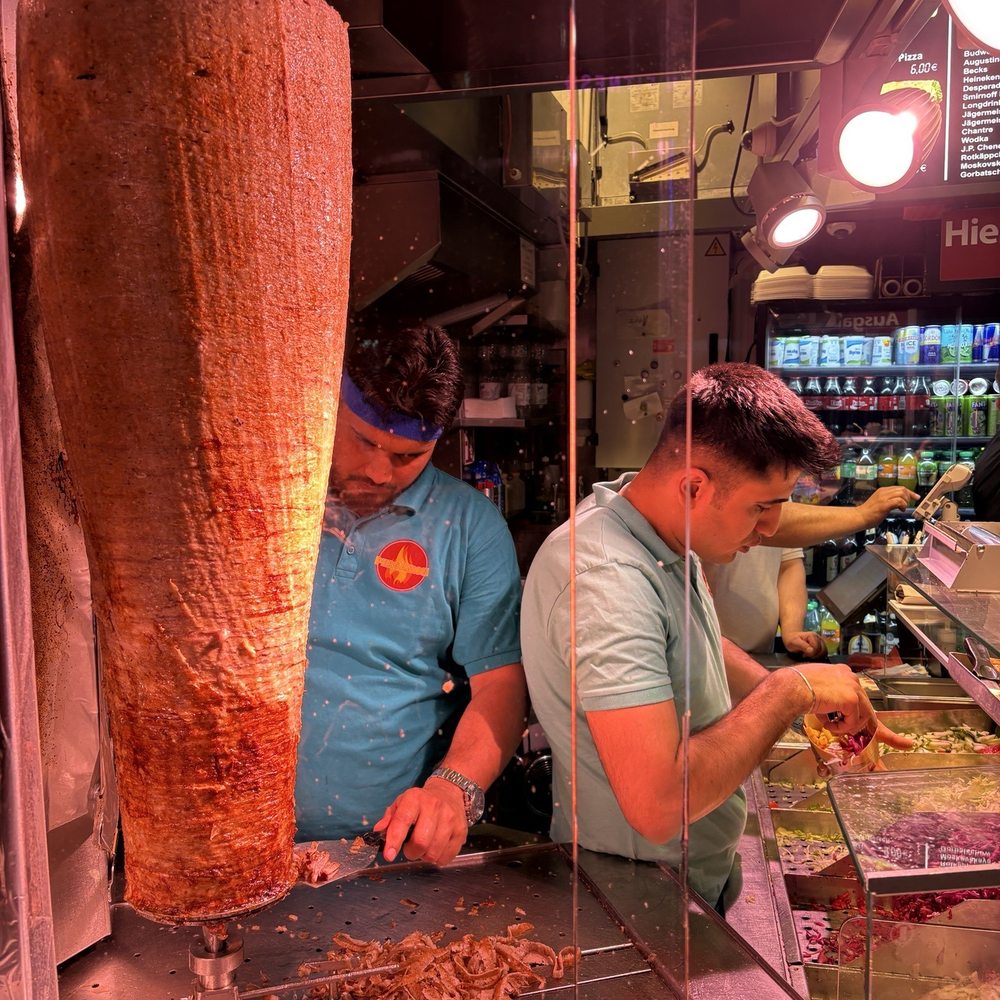 Pergamon Döner Kebap - Making the kebabs - Kebab Near Me - Berlin, BE Pergamon Döner Kebap - Making the kebabs - Kebab Near Me - Berlin, BE