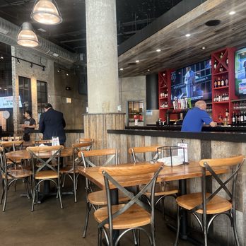 Giordano's - Bar area - Pizza Near Me - Chicago, Illinois