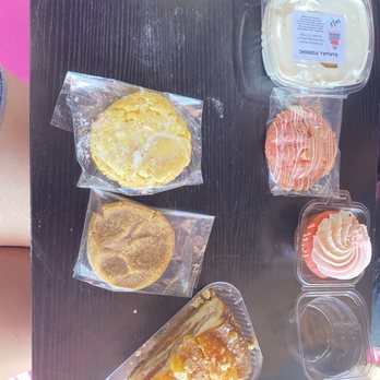 Scrumptious Houston - stuffed strawberry cheesecake cookie, strawberry cupcake, lemon pound cake, pumpkin snickerdoodle, peach cobbler cheesecake, banana pudding - Bakeries Near Me - Houston, Texas