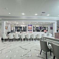 En Vogue Nails & Day Spa - Spacious for large parties!