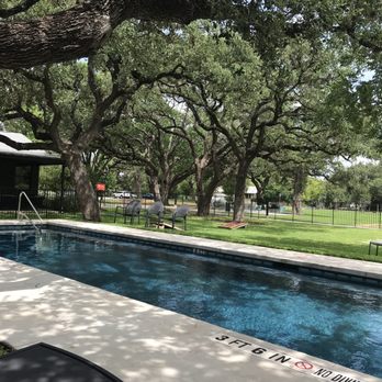 The Ruby Hotel & Bar - Pool Area - Hotels Near Me - Round Rock, Texas The Ruby Hotel & Bar - Pool Area - Hotels Near Me - Round Rock, Texas