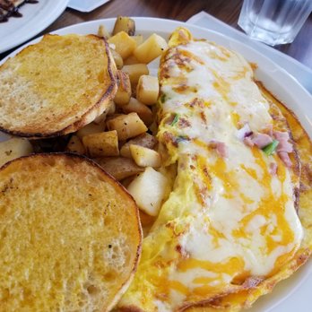 Turning Point - Western omelet. It was pretty average. I enjoyed the buttered muffin - Breakfast & Brunch Near Me - Newark, Delaware