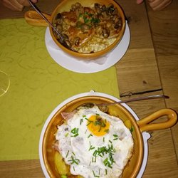 Stadtbräu Rimmele - Stadttöpfle (oben) und Tiroler Gröstel (unten), geschmacklich gut, aber leider zu fettig...