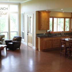 Rock Hill Ranch Bed and Breakfast - Too busy catching up with family during the reunion, forgot to take pictures so these are off Anna's site- they capture it well!