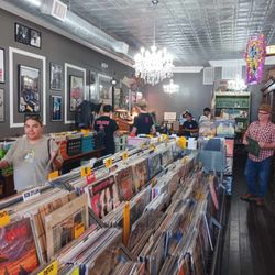 The Groove Vinyl and Vintage - Inside the new location!