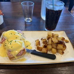 Classic Eggs Benedict Classic Eggs Benedict