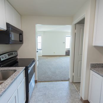 Lakewood Apartments - A renovated studio kitchen with granite countertops and stainless steel appliances. - Apartments Near Me - Hamden, Connecticut Lakewood Apartments - A renovated studio kitchen with granite countertops and stainless steel appliances. - Apartments Near Me - Hamden, Connecticut