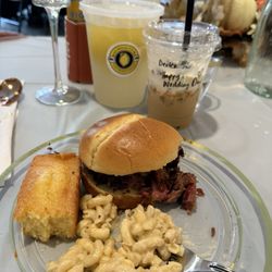 Hutch’s Notorious Pig Bbq - The AMAZING food that we were served!