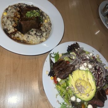 Parque 1055 - Braised short ribs (on the left) and ATM with grilled steak ( on the right) - Wine Bars Near Me - Santa Paula, California