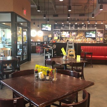 Mellow Mushroom - Dining room and bar area - Pizza Near Me - Germantown, Tennessee