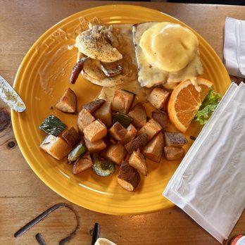 Cambria Mimosas - American Near Me - Cambria, California