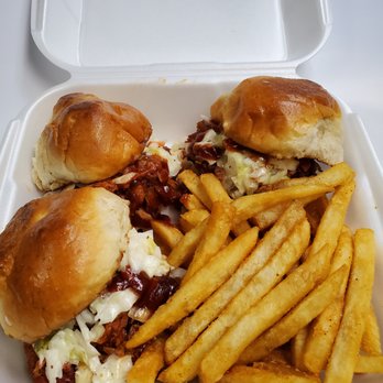Romano's Deli Pizzeria - BBQ PULLED PORK SLIDERS WITH SLAW - Pizza Near Me - Sterling, Virginia Romano's Deli Pizzeria - BBQ PULLED PORK SLIDERS WITH SLAW - Pizza Near Me - Sterling, Virginia