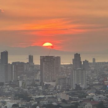 Joy-Nostalg Hotel & Suites - Sunset from the rooftop - Hotels Near Me - Mandaluyong, NCR
