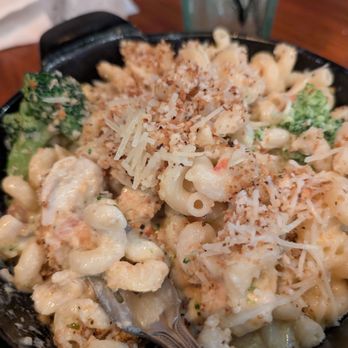 Miller's Ale House - Chicken cheese and noodles pasta - Sports Bars Near Me - Woodbridge, New Jersey