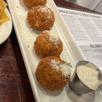 Houlihan's - Stuffed Mushrooms to die for! (Stuffed with cream cheese) - Bars Near Me - Secaucus, New Jersey