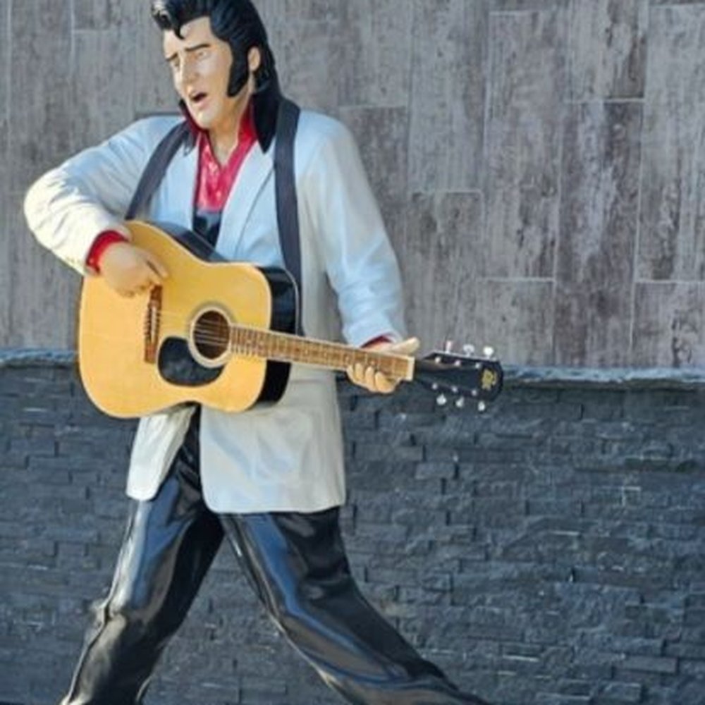 Big Rock Pub - The King! - American Near Me - Indio, California