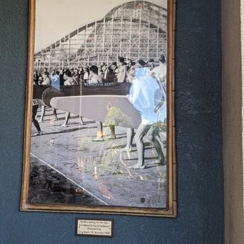Islands Restaurant - Portrait by the front door - Burgers Near Me - Long Beach, California Islands Restaurant - Portrait by the front door - Burgers Near Me - Long Beach, California
