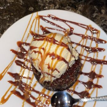 LongHorn Steakhouse - Molten Lava Cake - Steakhouses Near Me - Baton Rouge, Louisiana