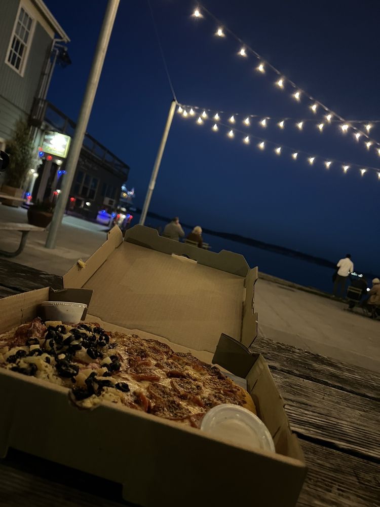 Waterfront Pizza