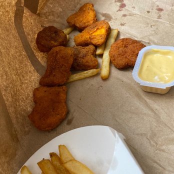 Wendy's - chicken nuggies, fries, and dipping sauce - Fast Food Near Me - Pearl City, Hawaii Wendy's - chicken nuggies, fries, and dipping sauce - Fast Food Near Me - Pearl City, Hawaii