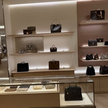Bloomingdale's - Department Stores Near Me - Costa Mesa, California