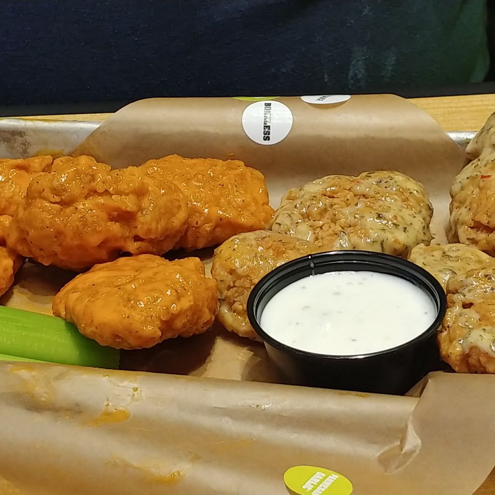 Buffalo Wild Wings - My boyfriends bonless wings, 10 total (half mild sauce, half garlic parm) with a side of ranch - Chicken Wings Near Me - Aurora, Colorado Buffalo Wild Wings - My boyfriends bonless wings, 10 total (half mild sauce, half garlic parm) with a side of ranch - Chicken Wings Near Me - Aurora, Colorado