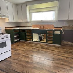 Granite and Marble Designs - How the kitchen was left from Tuesday afternoon until Friday when they came back to finish.