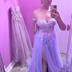 OC Sparkle - Trying on a dress