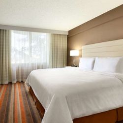 Embassy Suites by Hilton Oklahoma City Will Rogers Airport - Guest room
