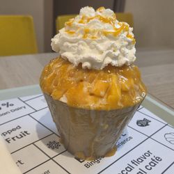 Flurrries Cafe - Regular size Mango Bingsoo