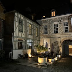 Hôtel Saint Georges - La cour intérieure... donc l'accès est fermé