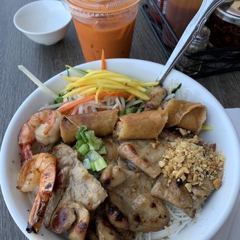 Pho Craze - Grilled chicken bowl - Vietnamese Near Me - Pinole, California