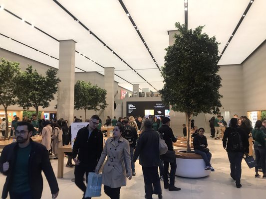 Apple Regent Street by null