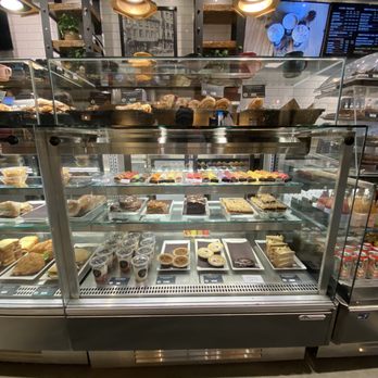 La Maison Smith - a display case with a variety of pastries - Cafes Near Me - Quebec City, Quebec La Maison Smith - a display case with a variety of pastries - Cafes Near Me - Quebec City, Quebec