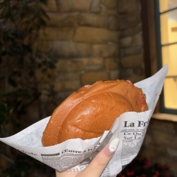 L'Artisan des Glaces - Croque glacé with vanilla icecream and raspberry sauce. - French Near Me - Orlando, Florida L'Artisan des Glaces - Croque glacé with vanilla icecream and raspberry sauce. - French Near Me - Orlando, Florida
