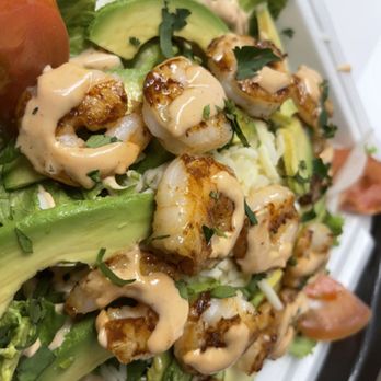 OMARIOS - a salad with shrimp, broccoli and tomatoes - Food Trucks Near Me - Monett, Missouri