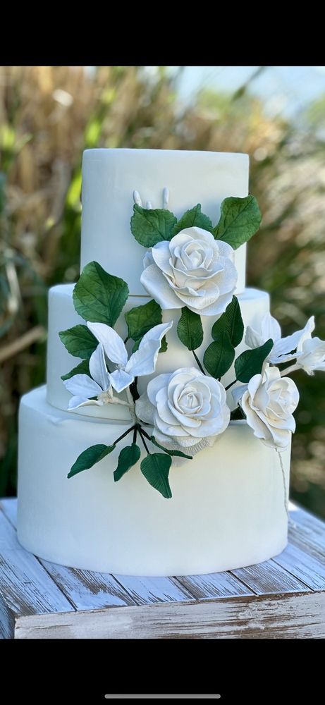 Elegant Cakes By Cyndi Logo