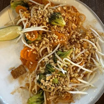 Aubergine Cafe - Pad Thai with tofu. - Thai Near Me - St Louis, Missouri
