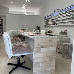 Lore's Nails Spa - Brand new nail painting area with comfy cushions