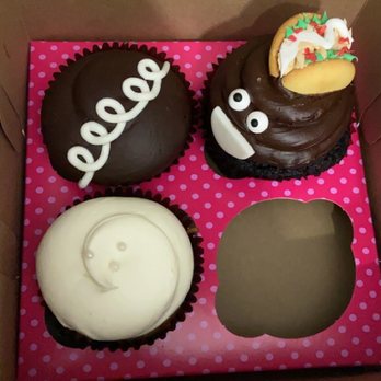 Smallcakes Ahwatukee - Cinco de Mayo themed cupcake - Cupcakes Near Me - Phoenix, Arizona Smallcakes Ahwatukee - Cinco de Mayo themed cupcake - Cupcakes Near Me - Phoenix, Arizona