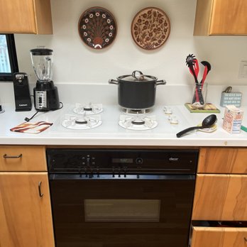 Prime One Installs - BEFORE: Dacor gas cooktop and oven below. - Countertop Installation Near Me - Rancho Cucamonga, California Prime One Installs - BEFORE: Dacor gas cooktop and oven below. - Countertop Installation Near Me - Rancho Cucamonga, California