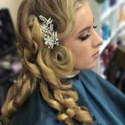 Cutting Edge salon - Hair and Makeup by Lindy Marshall