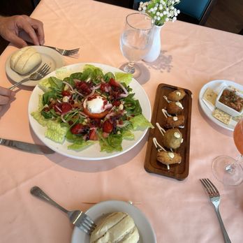 Pacos Restaurant & lounge - Burrata salad with fresh strawberries and pickled onion - Spanish Near Me - South Boston, Virginia Pacos Restaurant & lounge - Burrata salad with fresh strawberries and pickled onion - Spanish Near Me - South Boston, Virginia