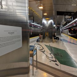 Bayview Station - Subway platform. September 2018
