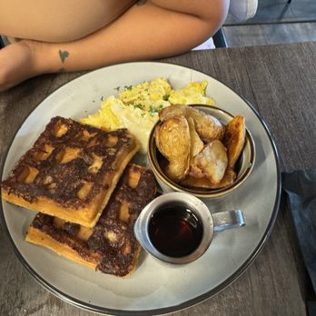 1885 - French waffles and eggs - Bars Near Me - Worcester, Massachusetts