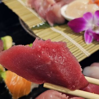Sushifriends Hashi - Cut of sashimi and tuna flavor was not ideal (1/5) - Sushi Bars Near Me - Fairfax, Virginia Sushifriends Hashi - Cut of sashimi and tuna flavor was not ideal (1/5) - Sushi Bars Near Me - Fairfax, Virginia