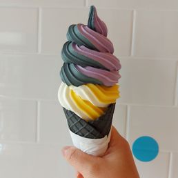 Swirl (all flavours) on charcoal cone Swirl (all flavours) on charcoal cone