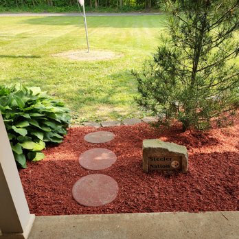 Tom B Landscape and Design - a pathway in a garden - Landscaping Near Me Tom B Landscape and Design - a pathway in a garden - Landscaping Near Me