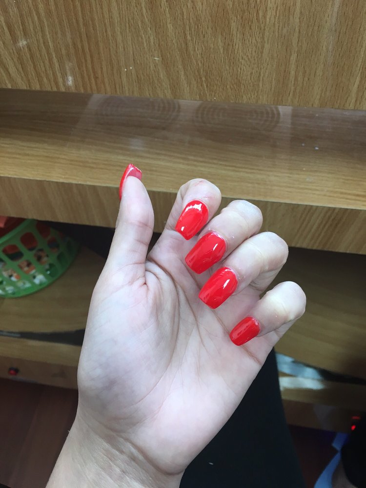 Lisa Pham Nail Salon Logo