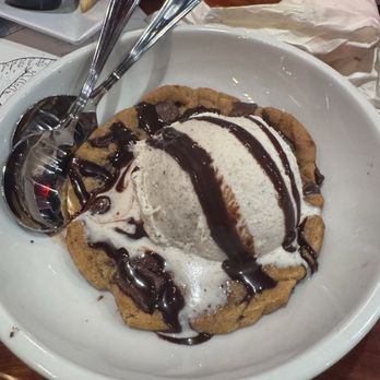 Tavern 22 - Chocolate chip cookie skillet - Tacos Near Me - Amanda, Ohio